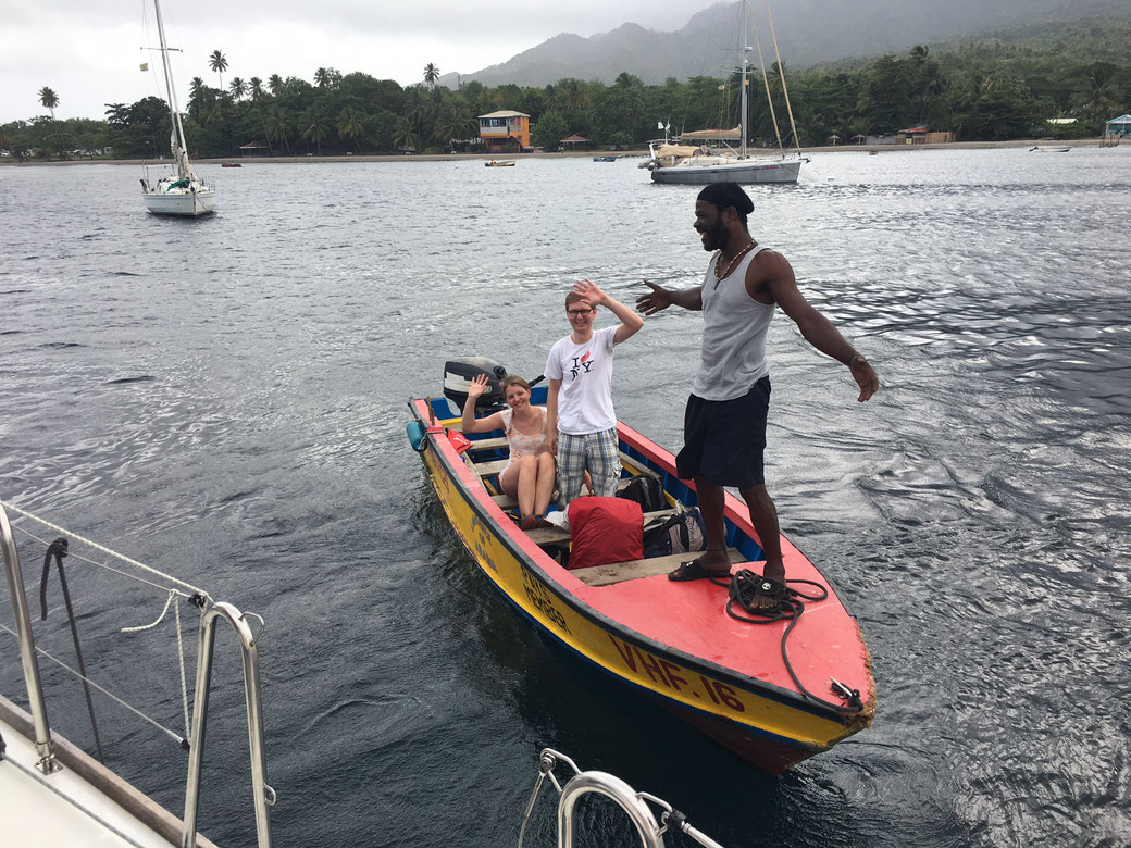 Titus "Lawrence of Arabia" holt Franzi und Julius mit dem Water Taxi ab