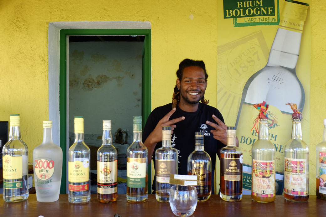 Probiertheke an der Boutique von Rhum Bologne