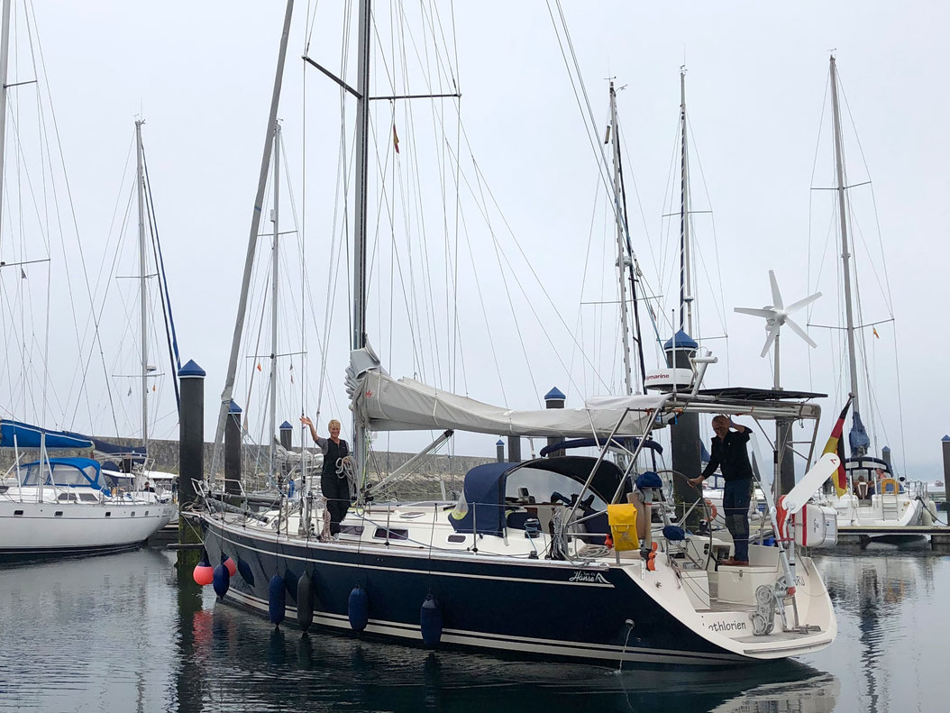 Kerstin und Ralf auf ihrer Lothlorien auf dem Weg in die Bretagne